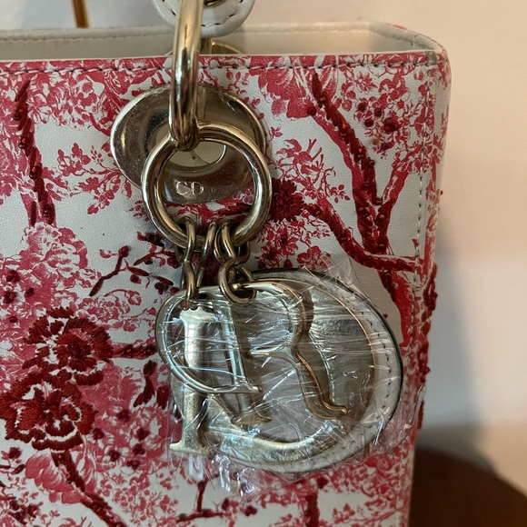 Dior Lady Dior Handbag with embroidery - Picture 2 of 8